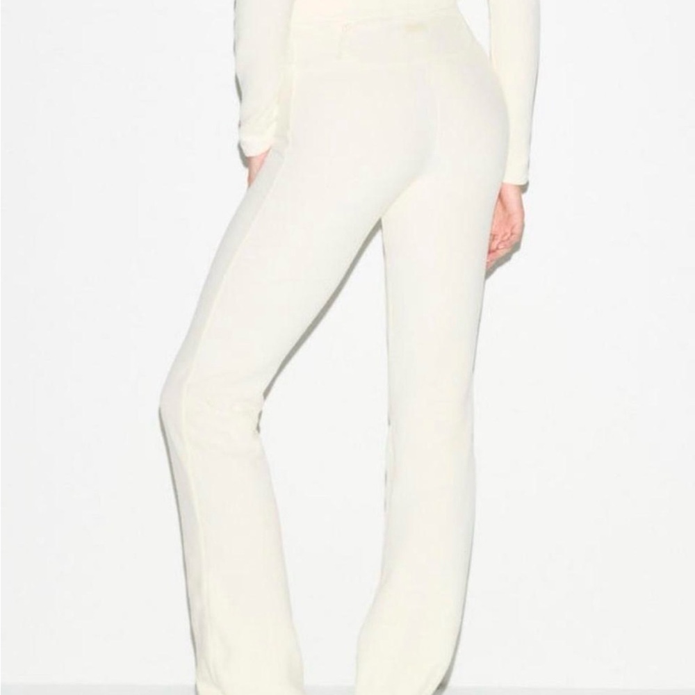 Skims outdoor fleece slim pant ecru